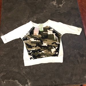 NWT camouflage 3/4 sleeve top by Kiddo - size S